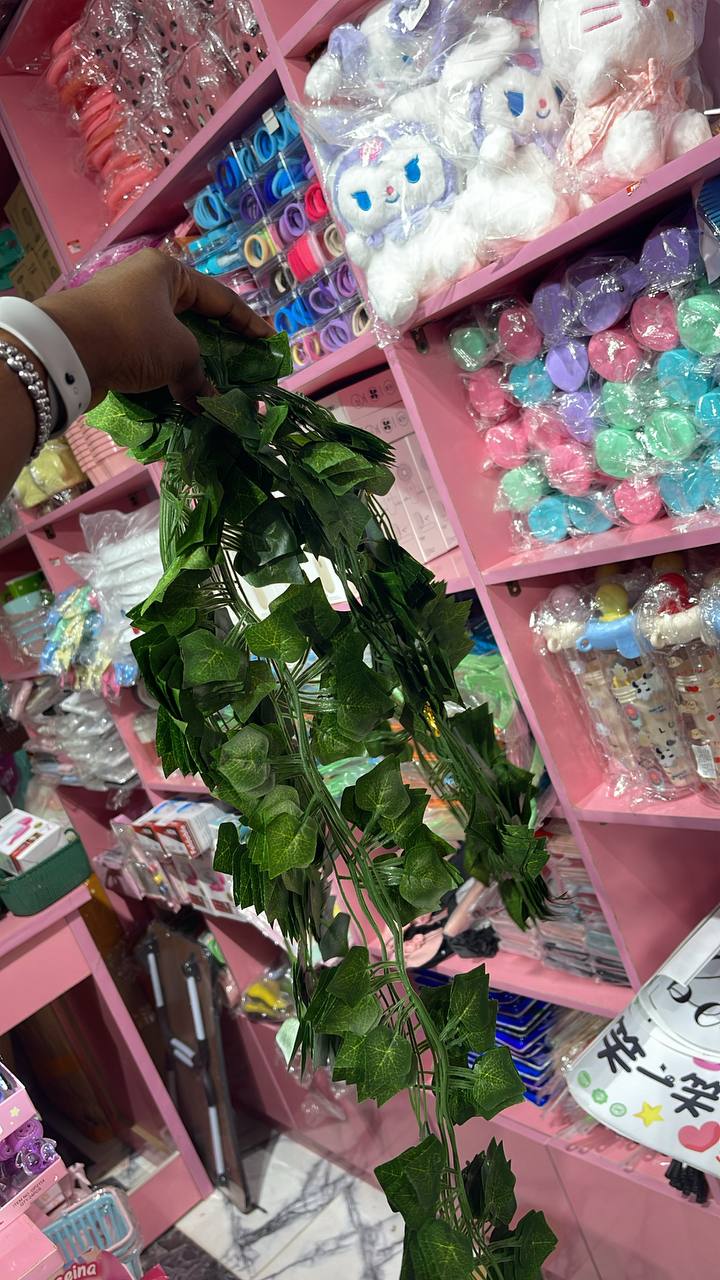 Green vine leaf
